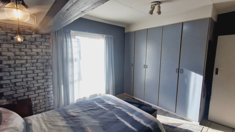 2 Bedroom Property for Sale in Vaalpark Free State